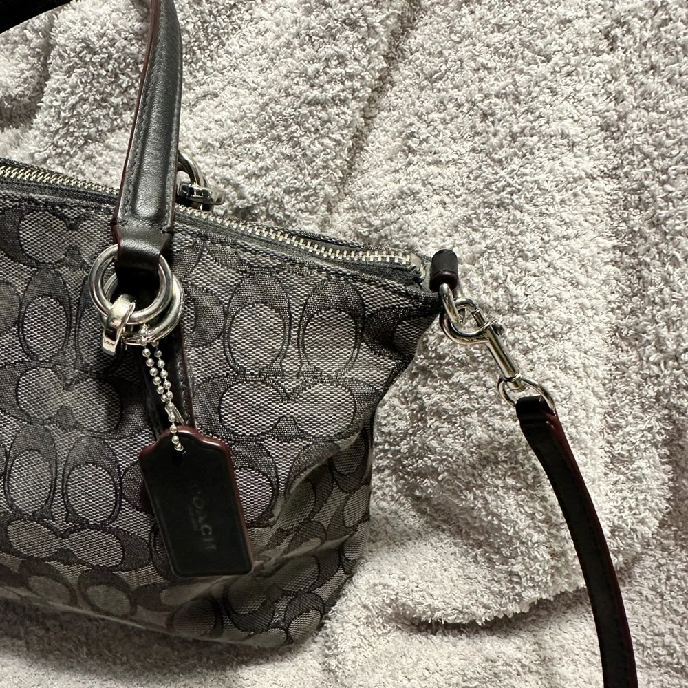 Coach - Picture 3 of 5